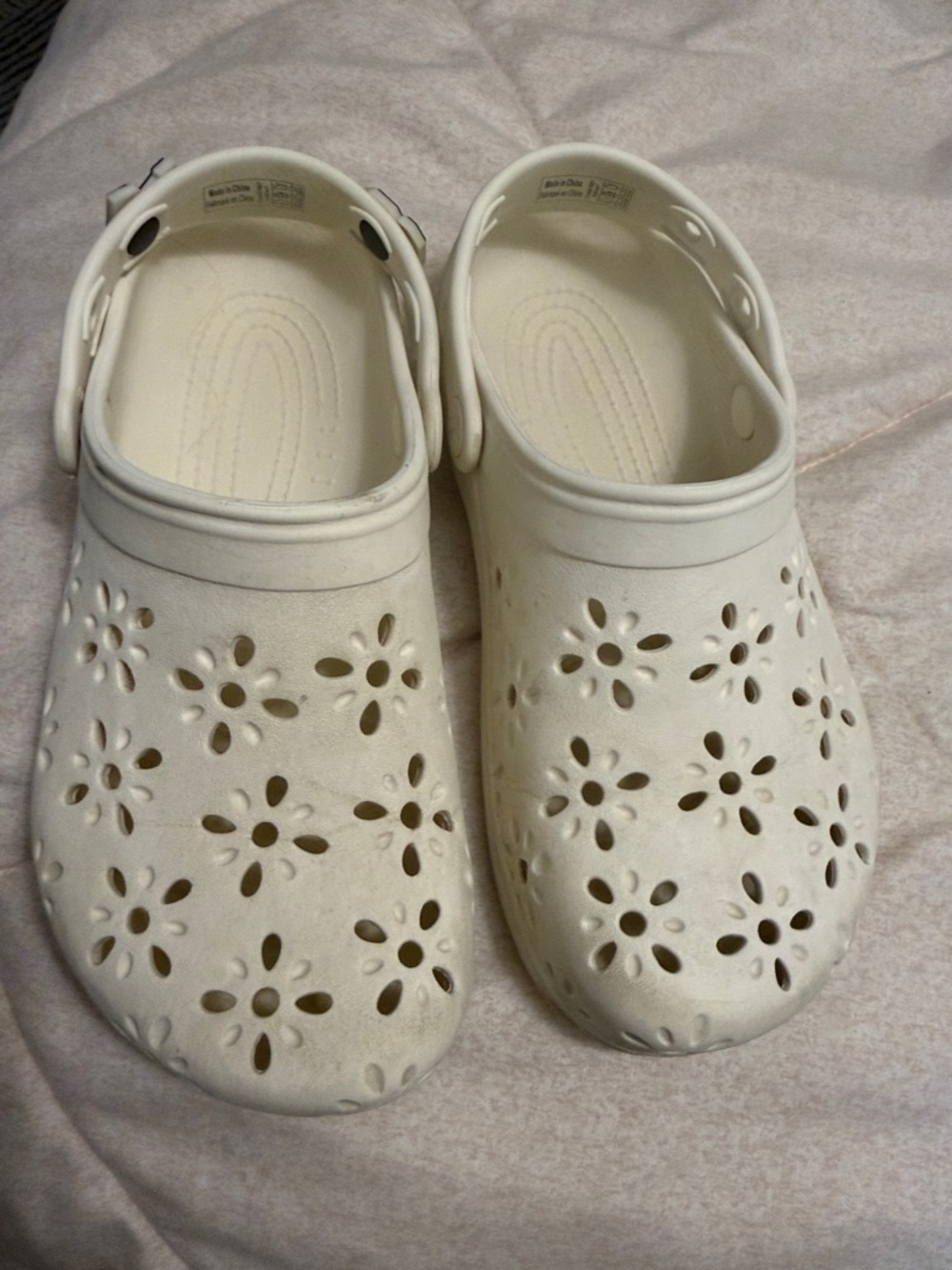CROCS White Floral-Perforated Clogs with Adjustable Heel Strap - Picture 3 of 3